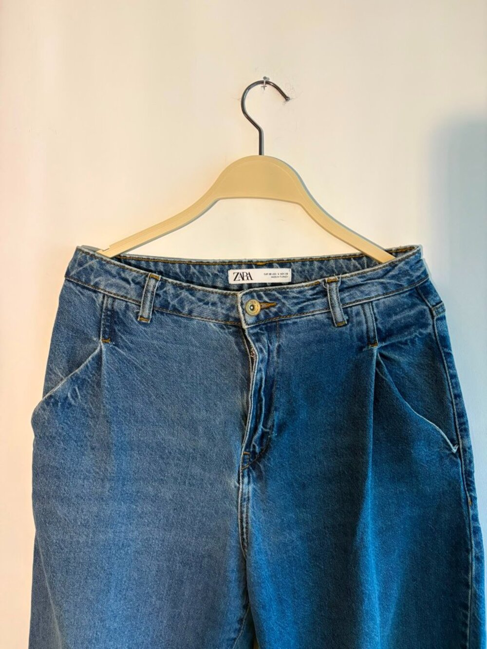Zara Barrel Leg Jeans Medium Wash High Rise Women's US 4 EUR 36